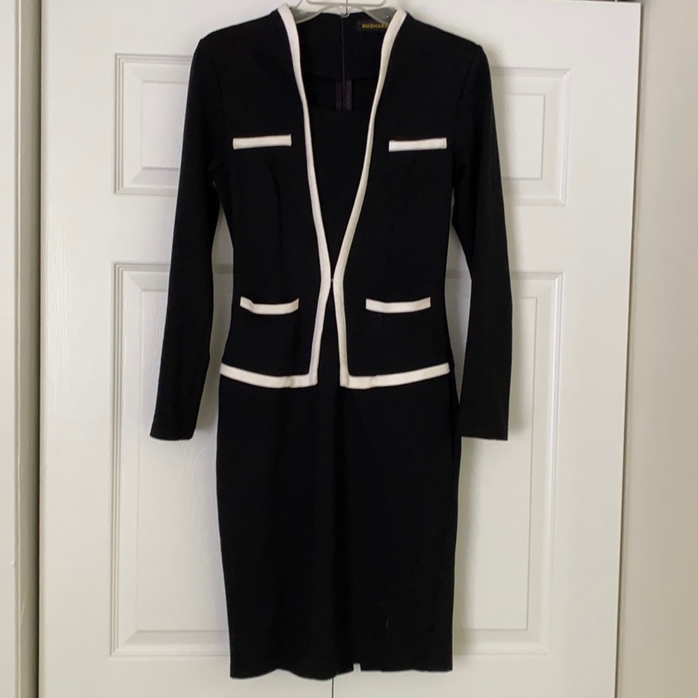 Skirt suit